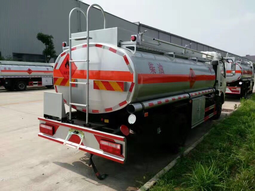 國五東風新款后八輪運油車 國五東風新款后八輪運油車