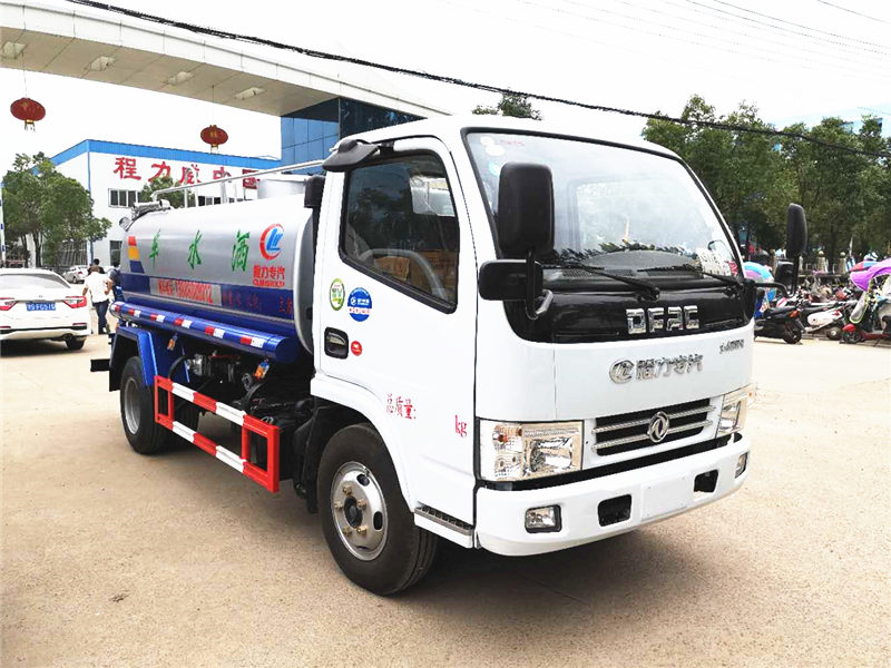湖北程力灑水車5噸發四川交車！