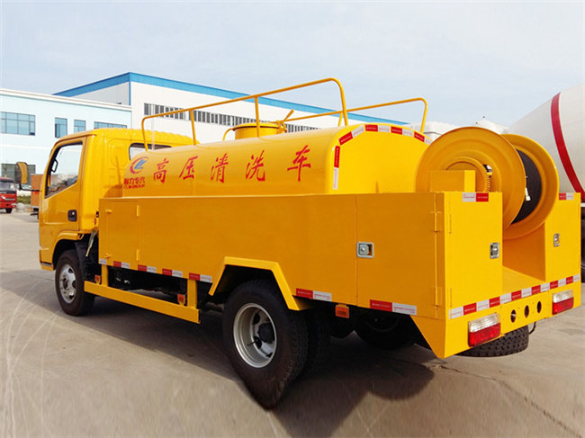 東風(fēng)多利卡8噸高壓清洗車 東風(fēng)多利卡8噸高壓清洗車