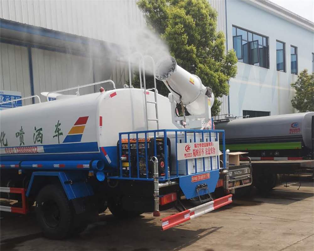 霧炮灑水車噴出的水霧如何降溫除塵及疫情霧化消毒？