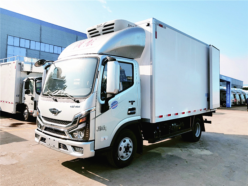 福田領(lǐng)航大G輕卡冷藏車(chē)