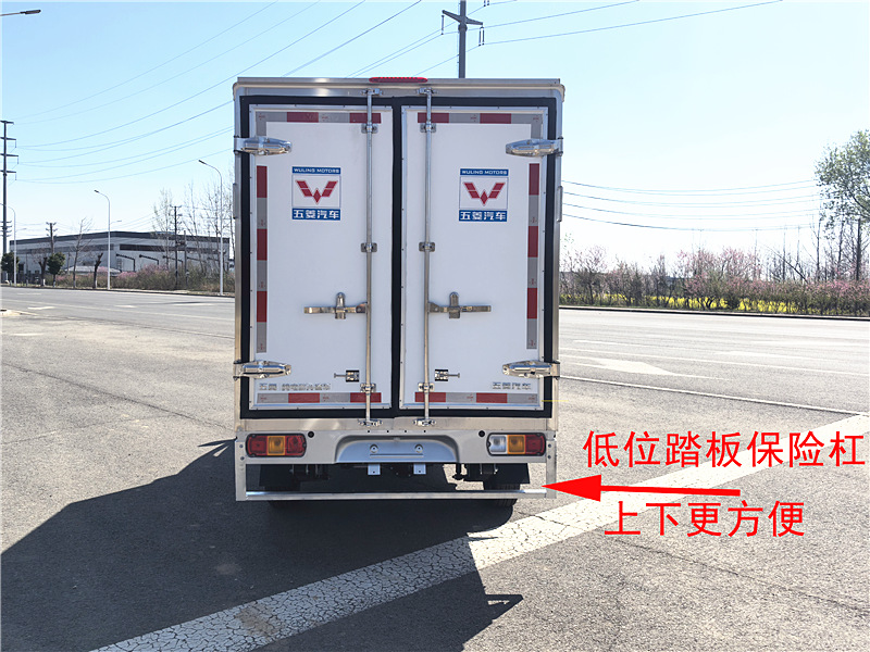 五菱冰寶純電冷藏車(chē)